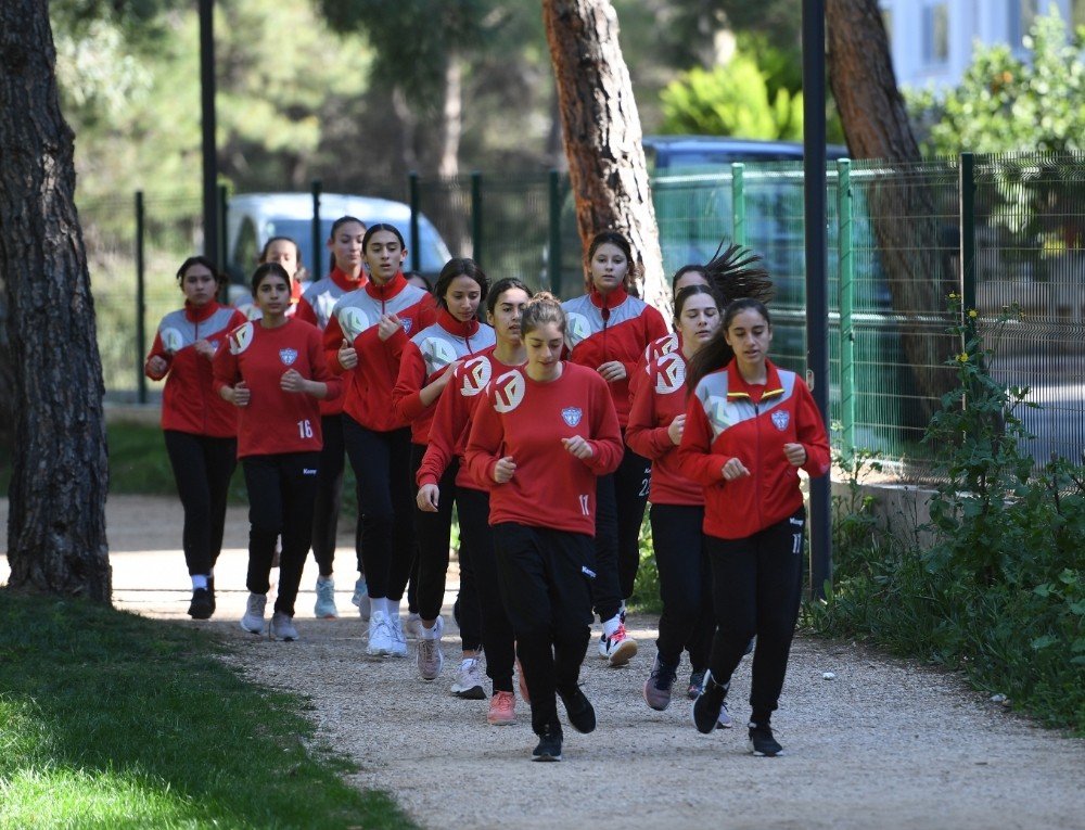 Mavi Kelebekler’den Hayatpark’ta Kros İdmanı