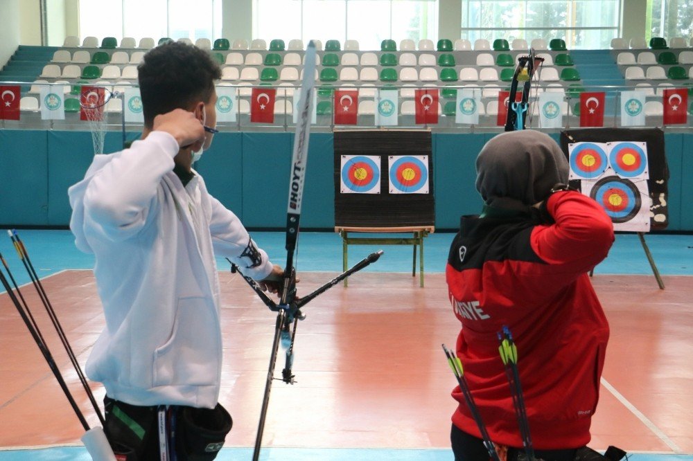 Manisa Bbsk’lı Okçular Çalışmalarına Devam Ediyor