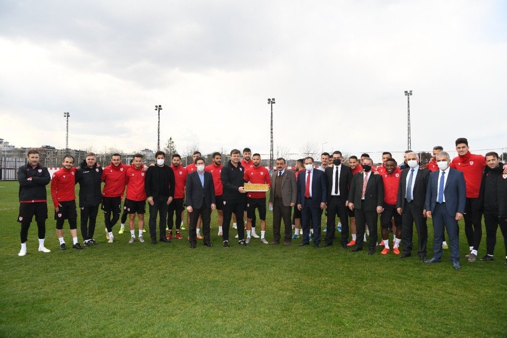 Samsunspor’a Derbi Öncesi Baklava Dopingi