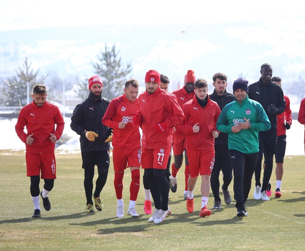 Sivasspor’da Göztepe Maçı Öncesi 3 Eksik!