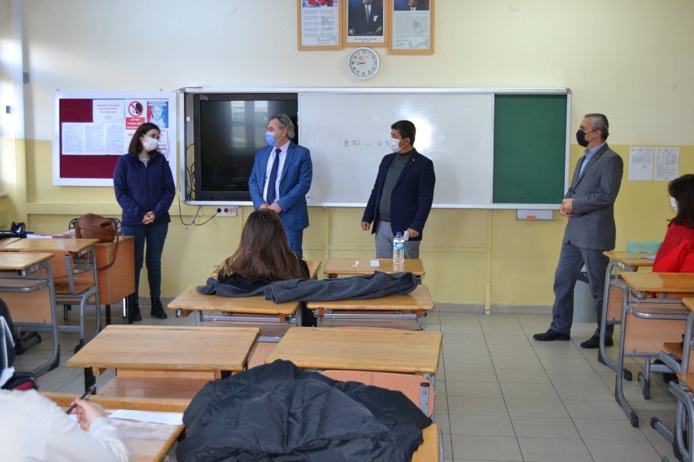 Milli Eğitim Müdürü Yiğit, Farabi Anadolu Lisesi’ni Ziyaret Etti