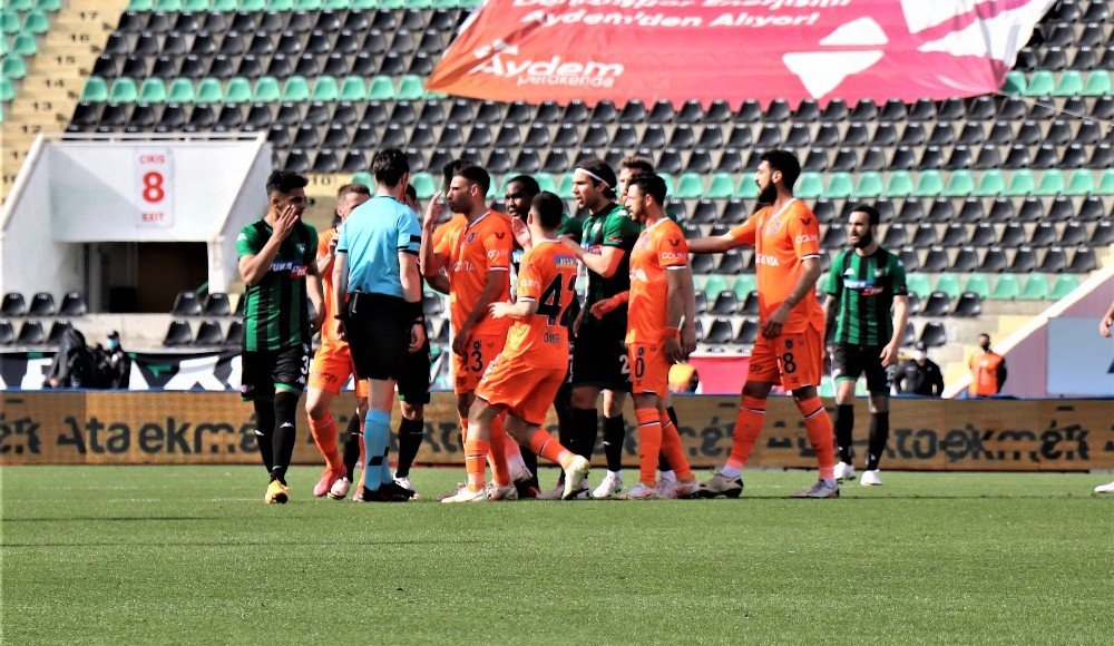 Süper Lig: Denizlispor: 0 - Başakşehir: 0 (i̇lk Yarı)