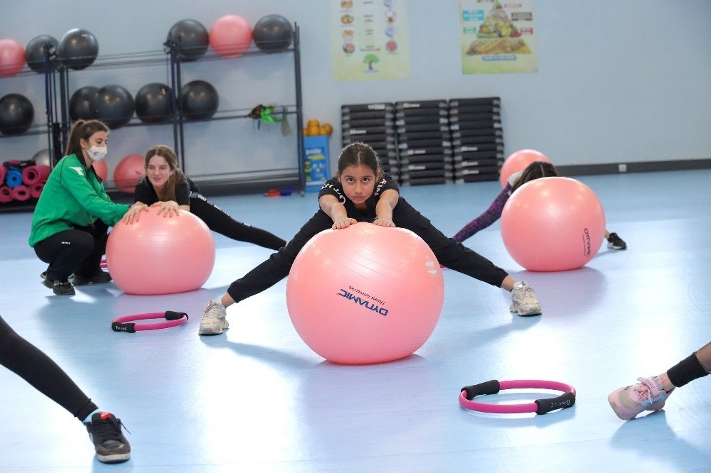 Çocuklar Spora İlk Adımı Severek Atıyor