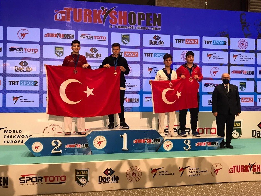 Kayseri’li Taekwondocular 8. Uluslararası Türkiye Açık Taekwondo Turnuvasından 9 Madalya İ̇le Döndü