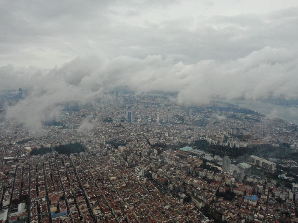 İ̇stanbul’da Kar Sonrası Bulutların Manzarası Mest Etti