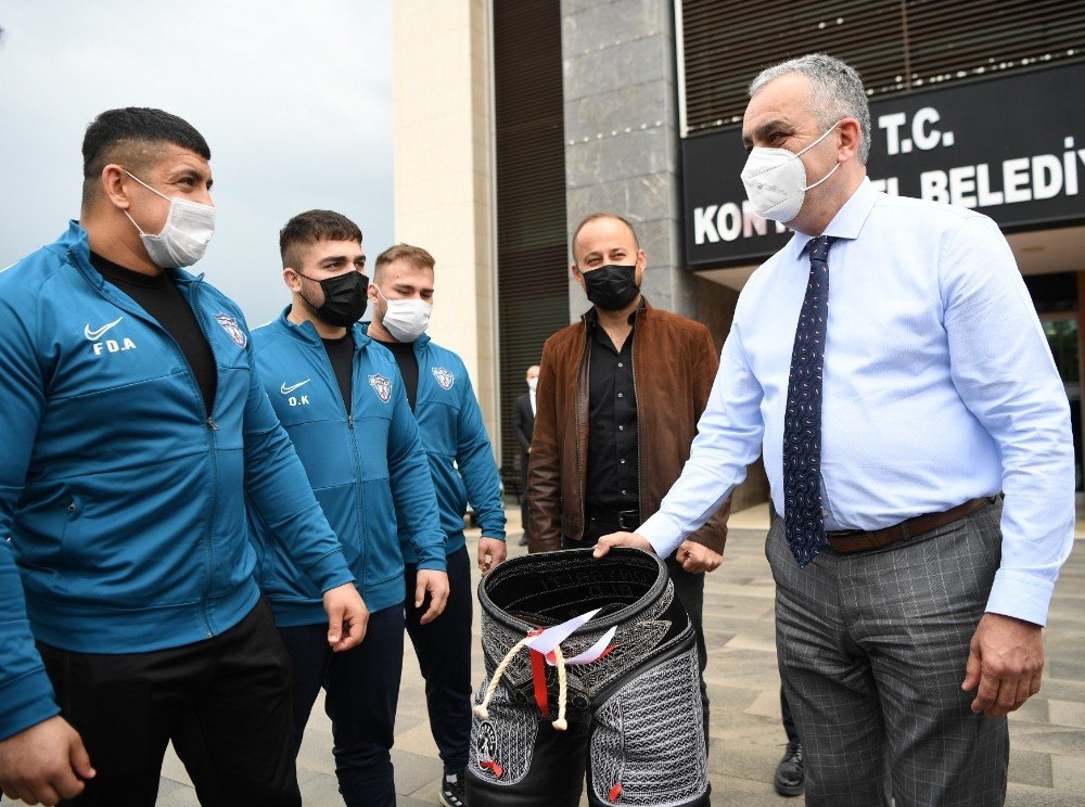 Konyaaltı’nın Güreşçileri Sezona Hazır