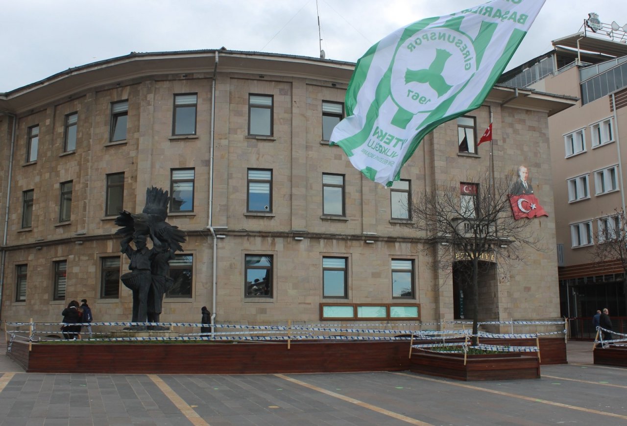 Giresun’da Her Yer Yeşil-beyaz Bayraklarla Donatıldı