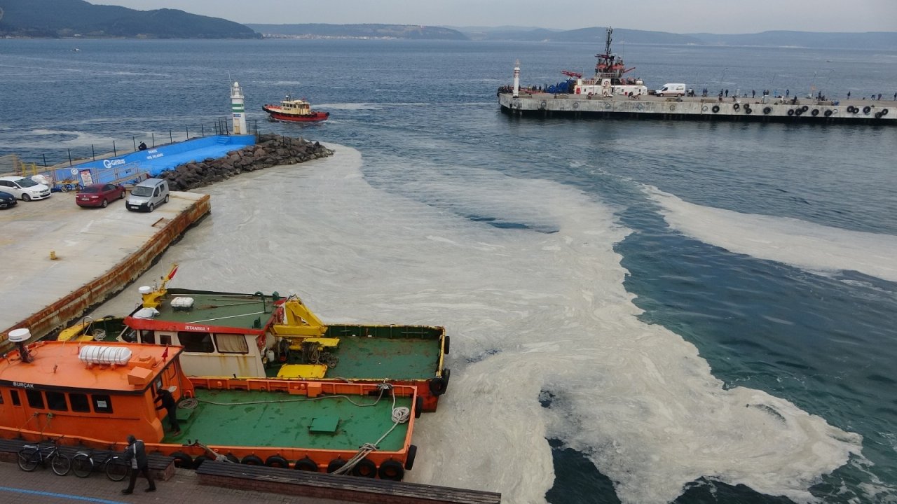 Çanakkale Boğazı’ndaki Müsilaj Balıkçıların Kabusu Oldu