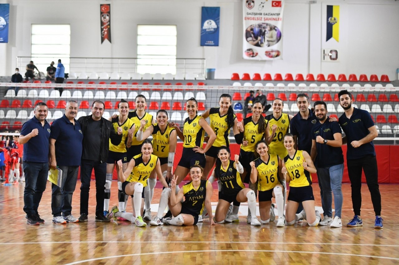 Adam Voleybol Play Off’ta