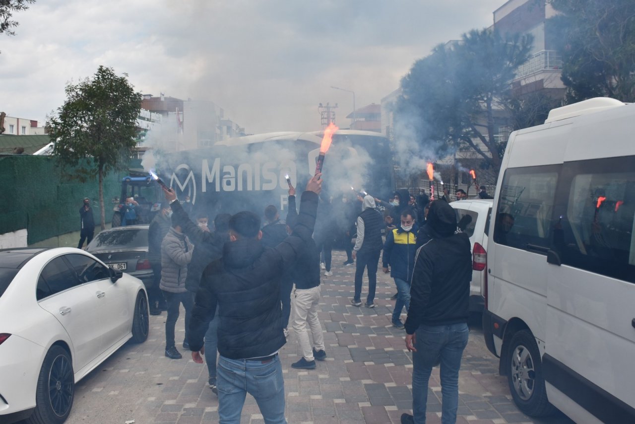 Manisa Fk’ya Coşkulu Uğurlama