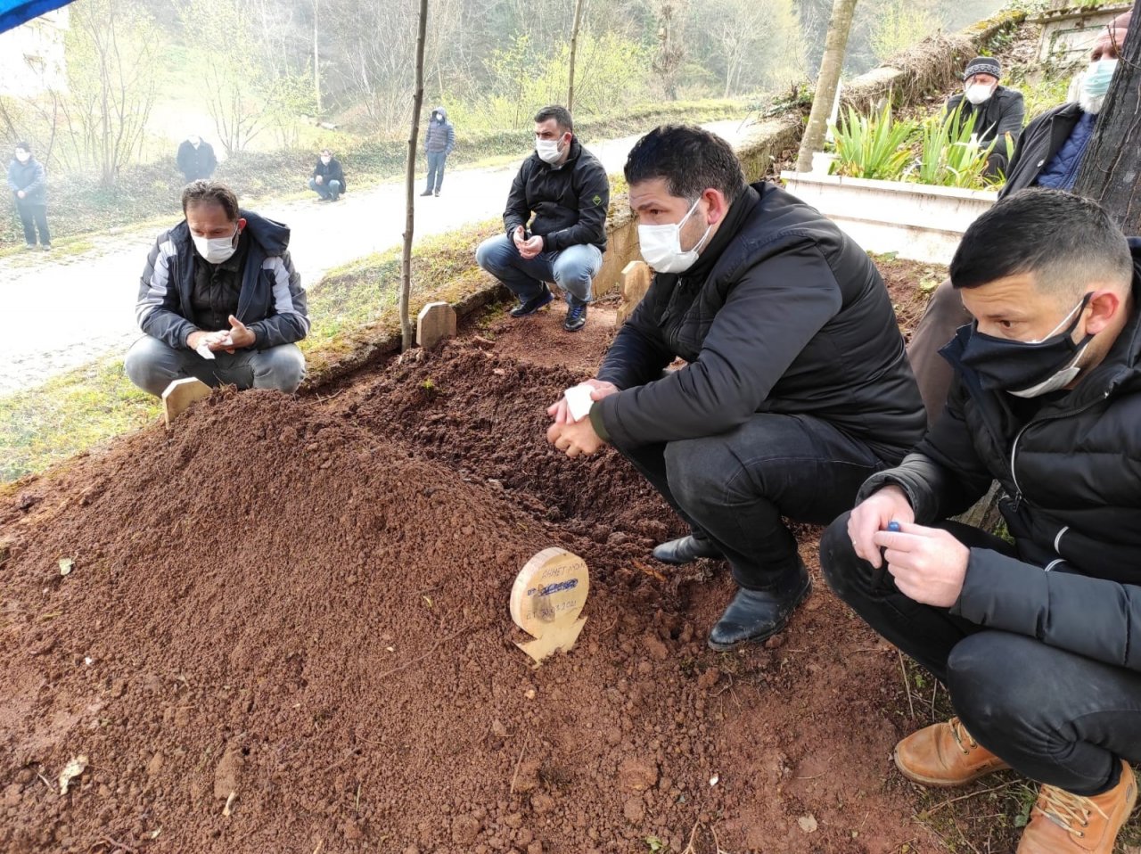 Aynı Aileden 5 Kişi Korona Virüsten Hayatını Kaybetti