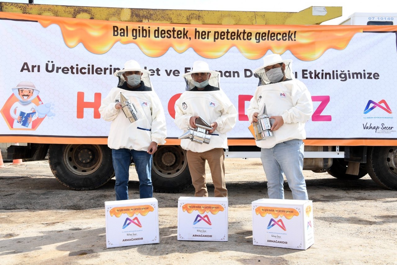 Mersin Büyükşehir Belediyesinden Arıcılara Ekipman Desteği