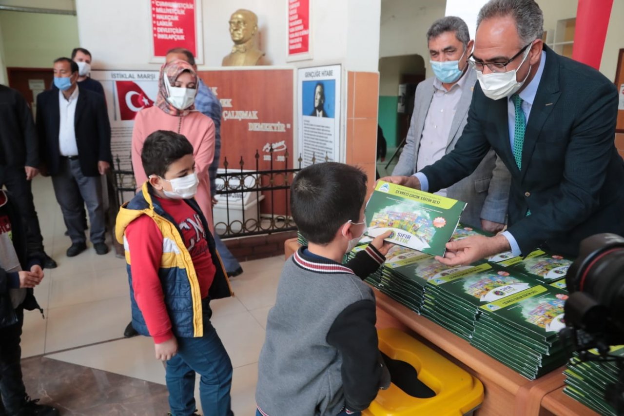 Şanlıurfa’da 15 Bin Öğrenciye Çevreci Çocuk Eğitim Seti Dağıtıldı