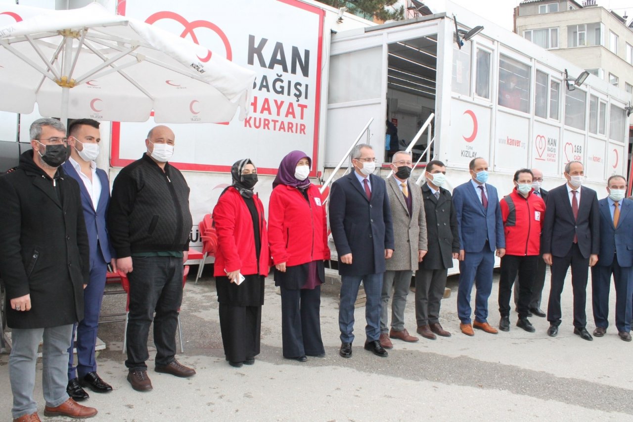 Tosya’da Eğitimcilerden Kızılay’a Destek