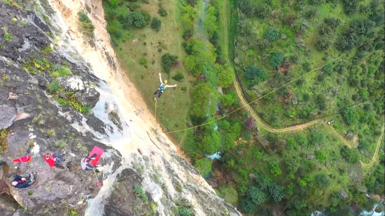 Mersin Kayacı Vadisi’nde Adrenalin Dolu Rope Jumping Heyecanı