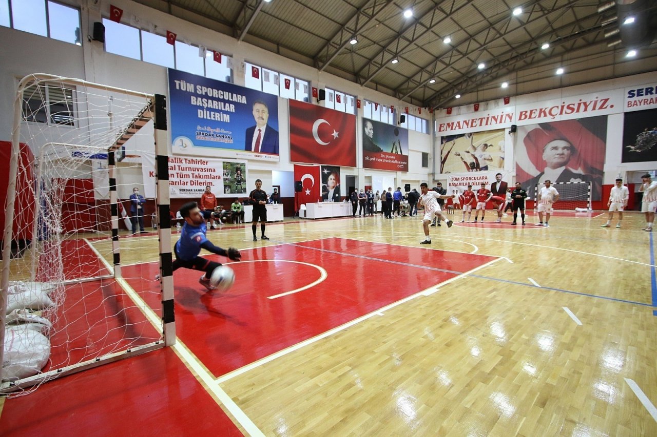 Bayraklı’da Depremde Hayatını Kaybeden Futbolcu İçin Anlamlı Turnuva