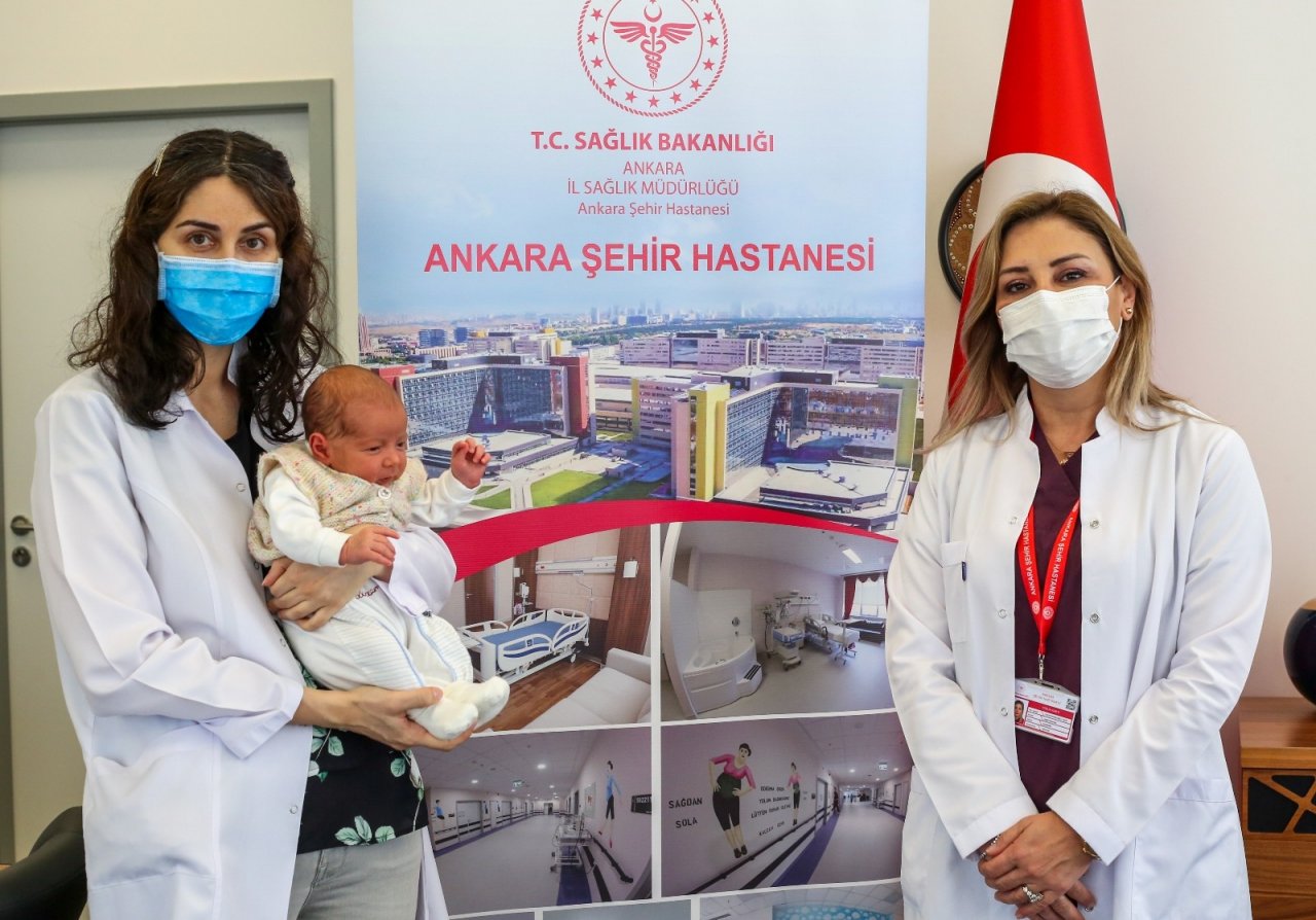 Türkiye’de Bir İlk: Annesi Hamileyken Aşılanan Bebek Antikorlu Doğdu