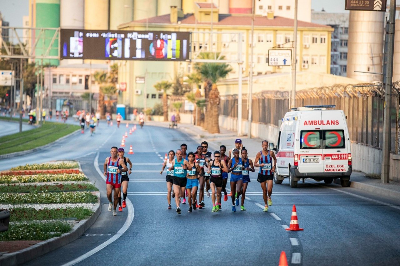 Maratoni̇zmir’de Yarı Dünya Turu