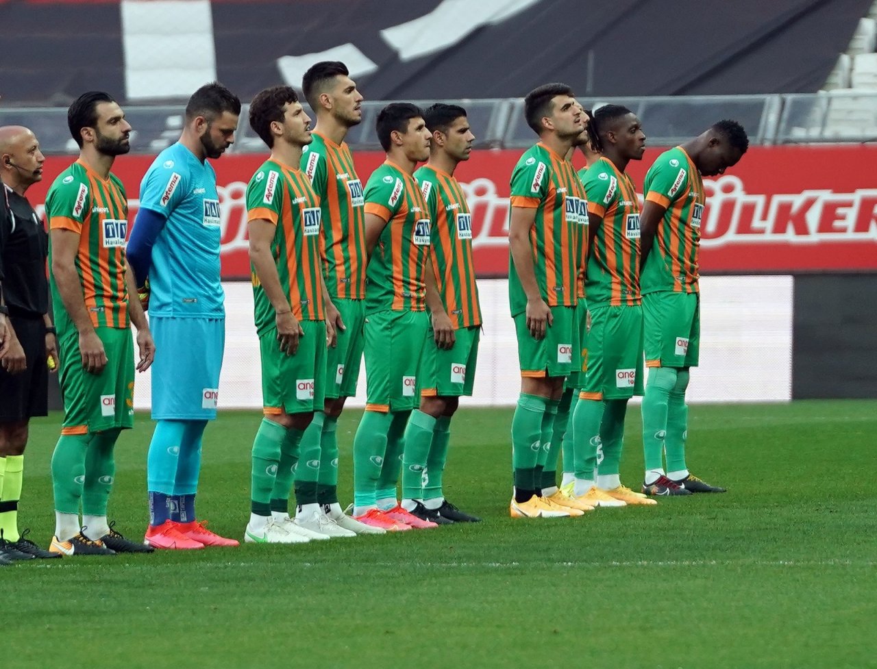 Süper Lig: Beşiktaş: 1 - Aytemiz Alanyaspor: 0 (maç Devam Ediyor)