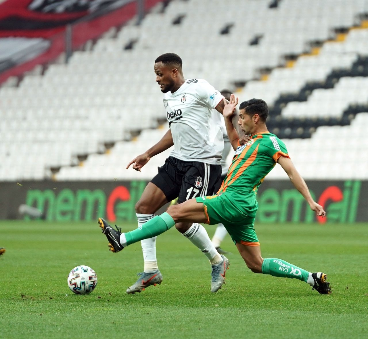 Süper Lig: Beşiktaş: 1 - Aytemiz Alanyaspor: 0 (i̇lk Yarı)