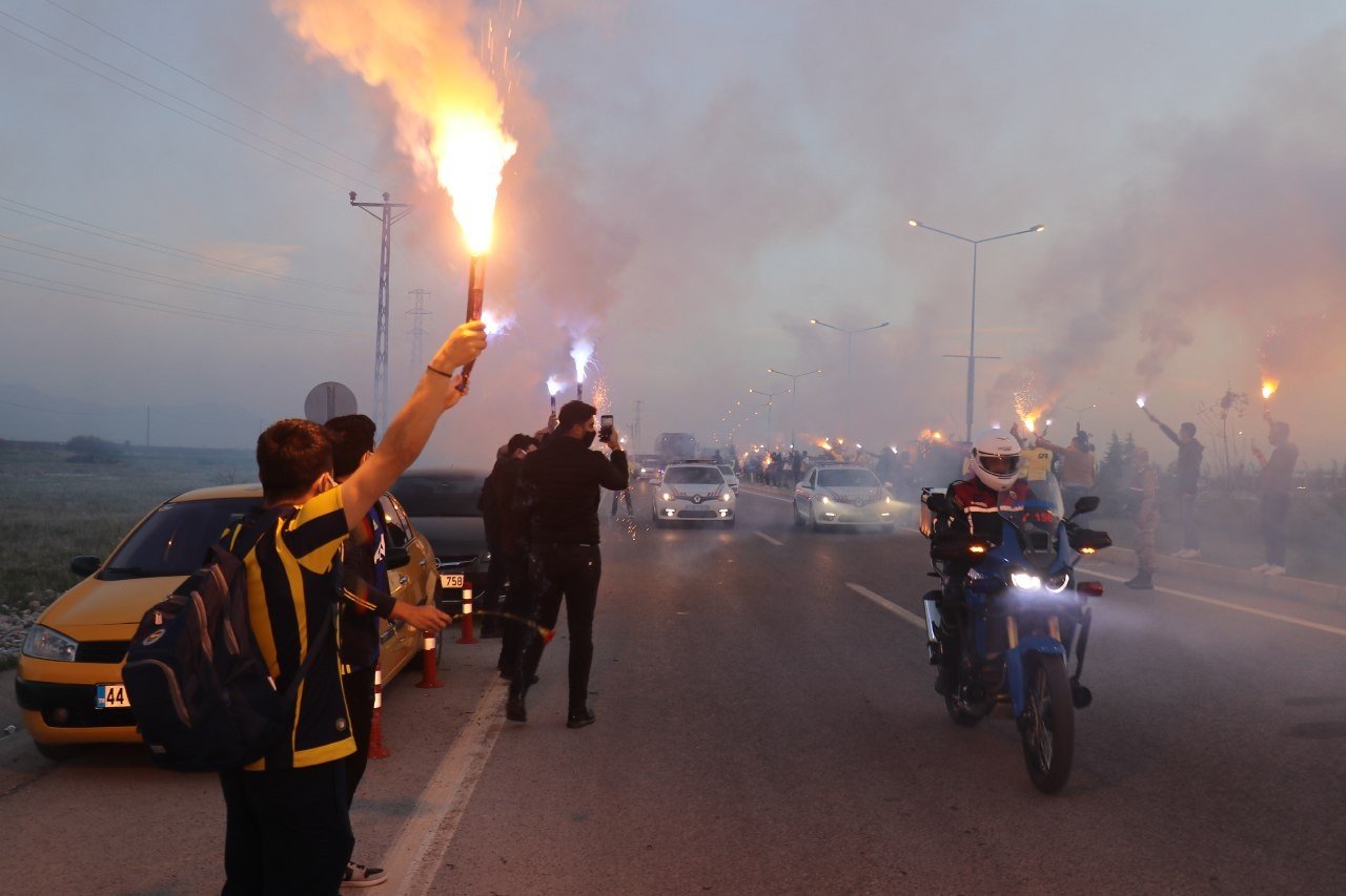 Fenerbahçe’ye Malatya’da Coşkulu Karşılama