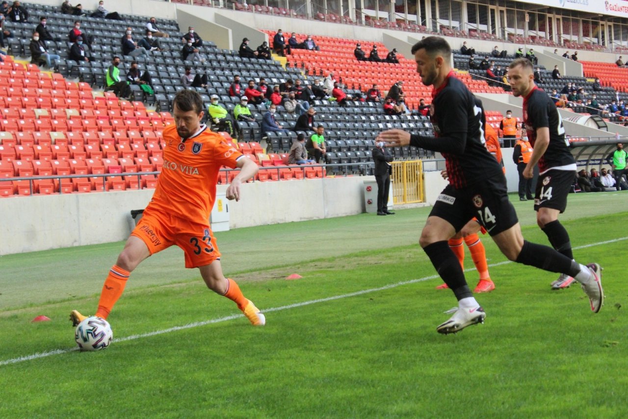 Süper Lig: Gaziantep Fk: 1 - Medipol Başakşehir: 0 (i̇lk Yarı)