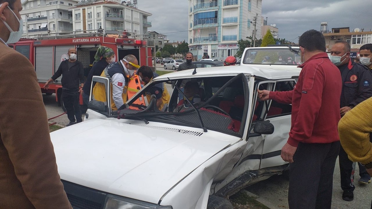 Göz Göre Göre Gelen Kazada Faciadan Dönüldü: 2 Yaralı