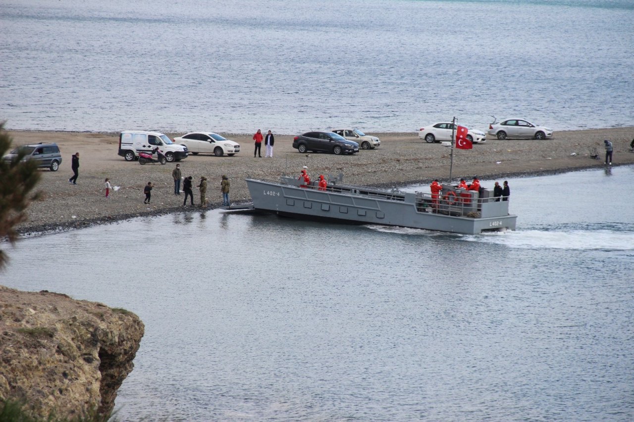 Foça’da Düşen Uçağın Ardından Çalışmalar Sürüyor