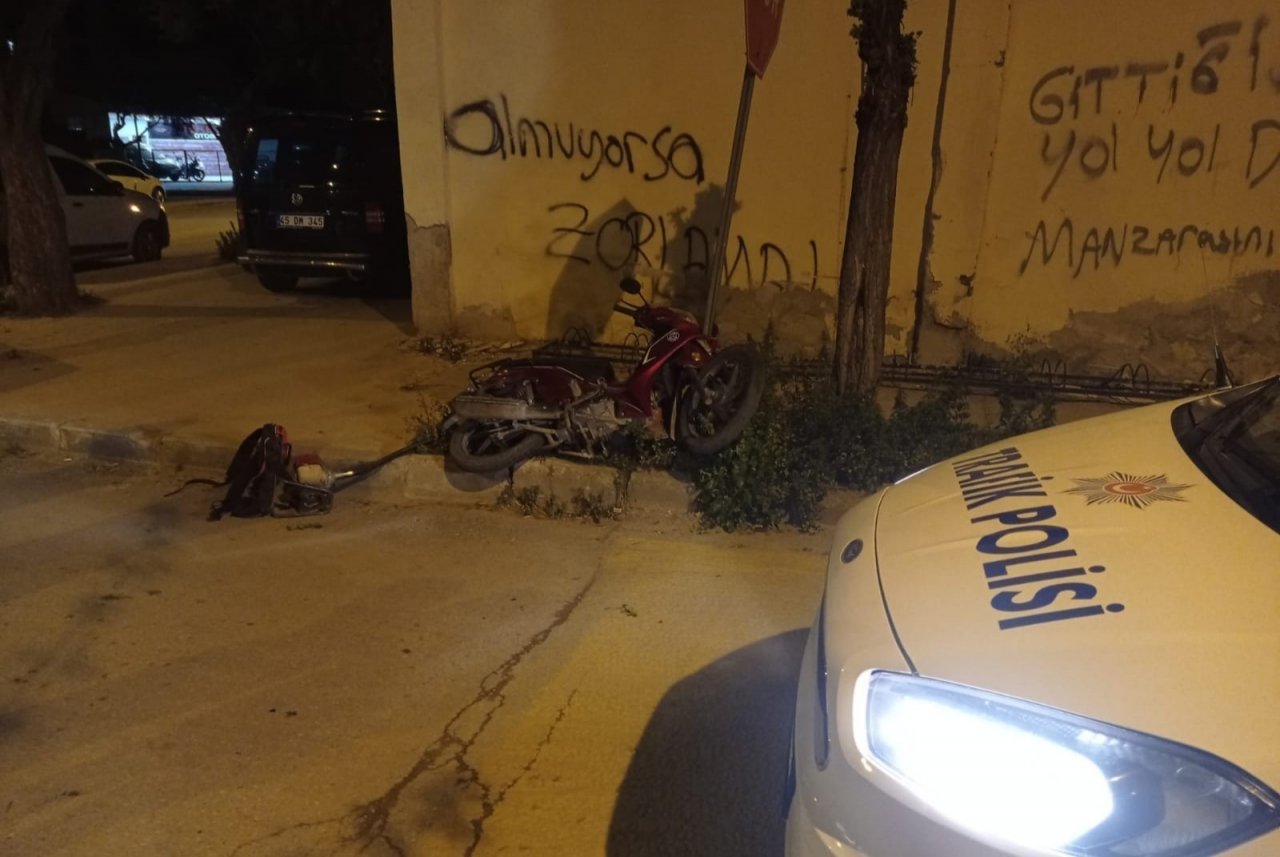 İ̇zmir’de Motosikletli Hırsız Polisten Kaçamadı