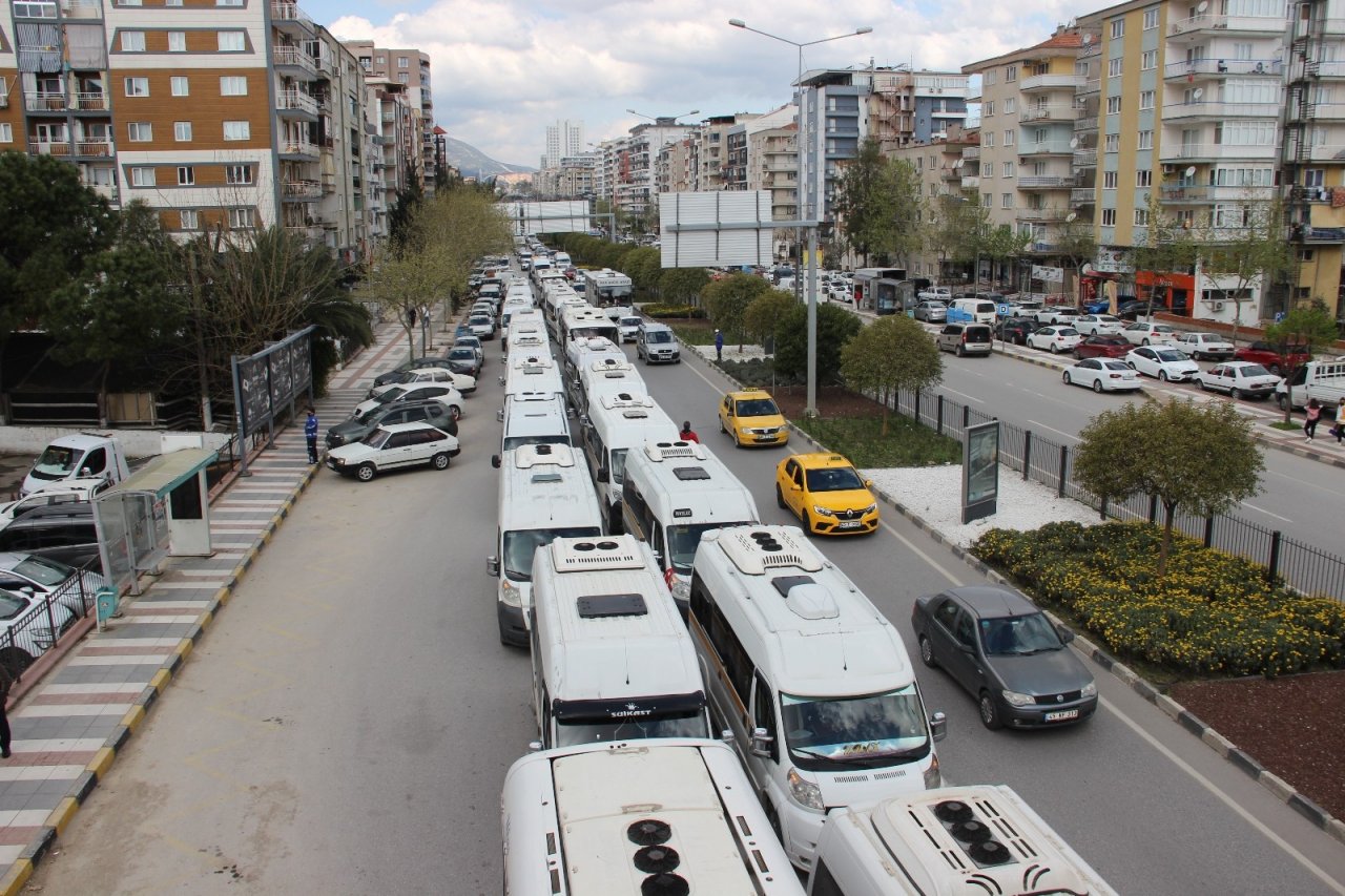 Manisalı Servis Şoförlerinden Korsan Servisçilere Tepki