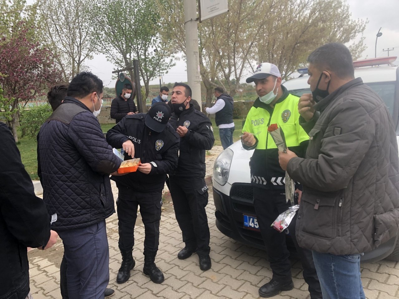 Manisa’da Polise İlginç Kutlama