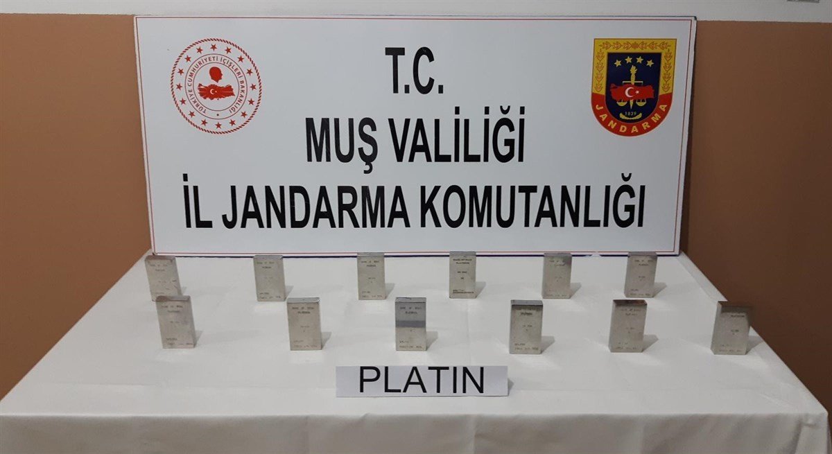 Muş’ta Birer Kilogramlık 12 Külçe Platin Madeni Ele Geçirildi