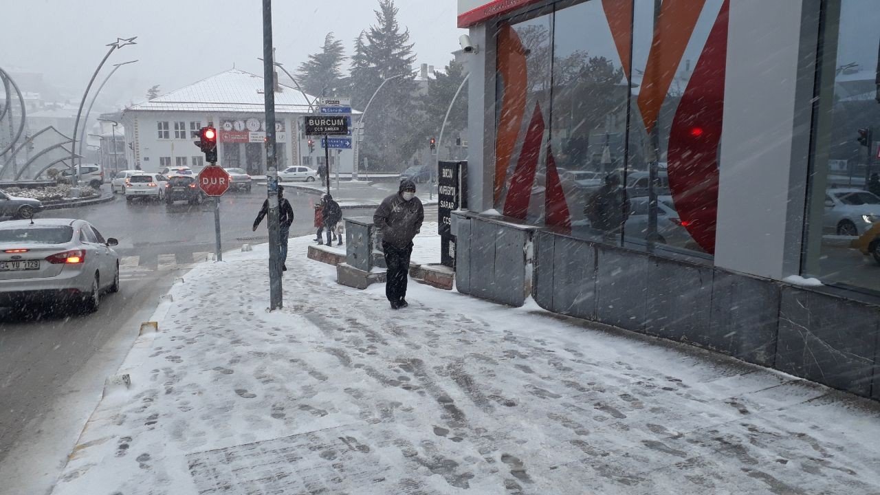 Yozgat’ta Kar Yağışı Etkili Oluyor