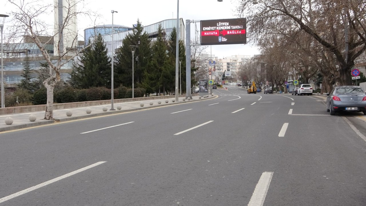 Başkentte Pandemi Kısıtlamalarıyla Beraber Sokaklar Yine Boş Kaldı