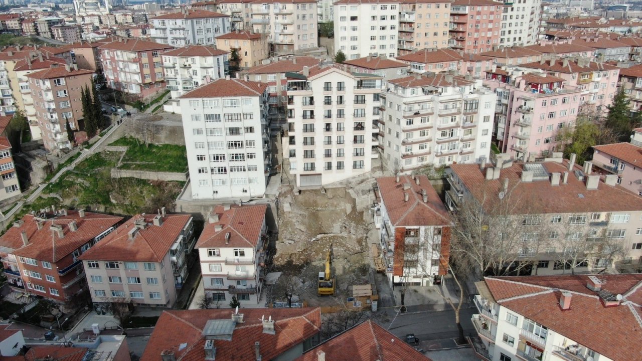 Ankara’da Çökme Tehlikesi Olan Bina Havadan Görüntülendi