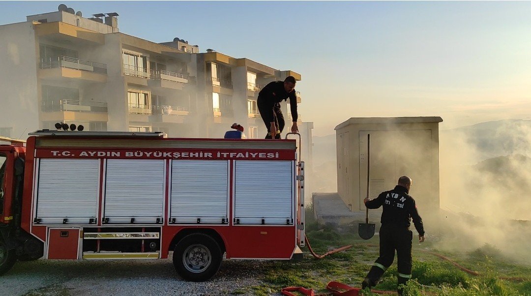 İ̇tfaiyenin Suyu Bitince Kazma Kürekle Müdahale Ettiler