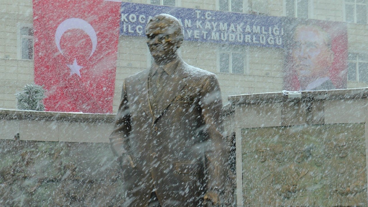 Nisan Karı Kayseri’yi Beyaza Bürüdü