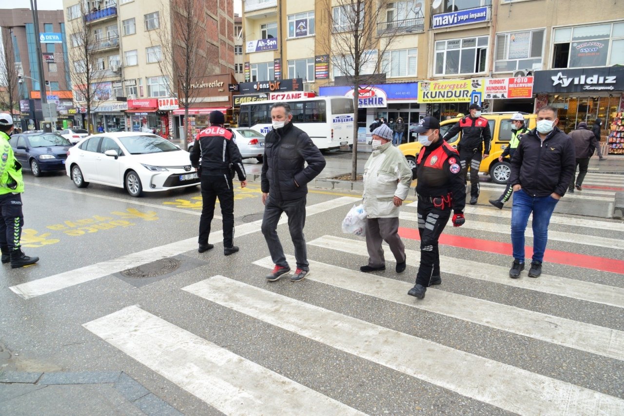 Kırşehir’de Polisten Örnek Davranış