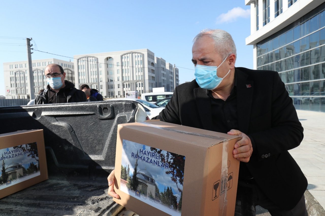 Gebze’de İhtiyaç Sahiplerine Gıda Yardımları Ulaştırılıyor