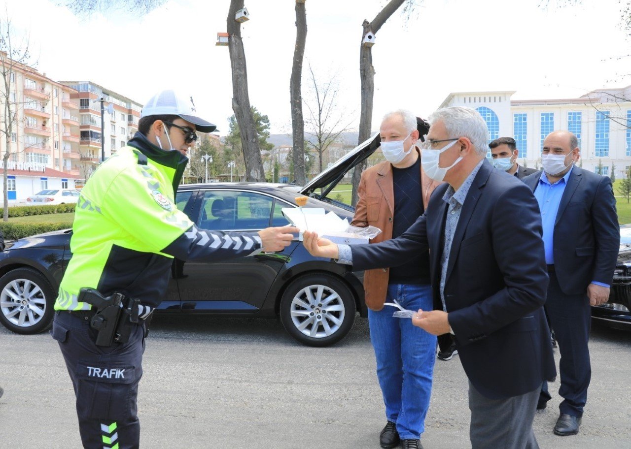 Başkan Güder’den Görev Başındaki Polislere Sürpriz Ziyaret