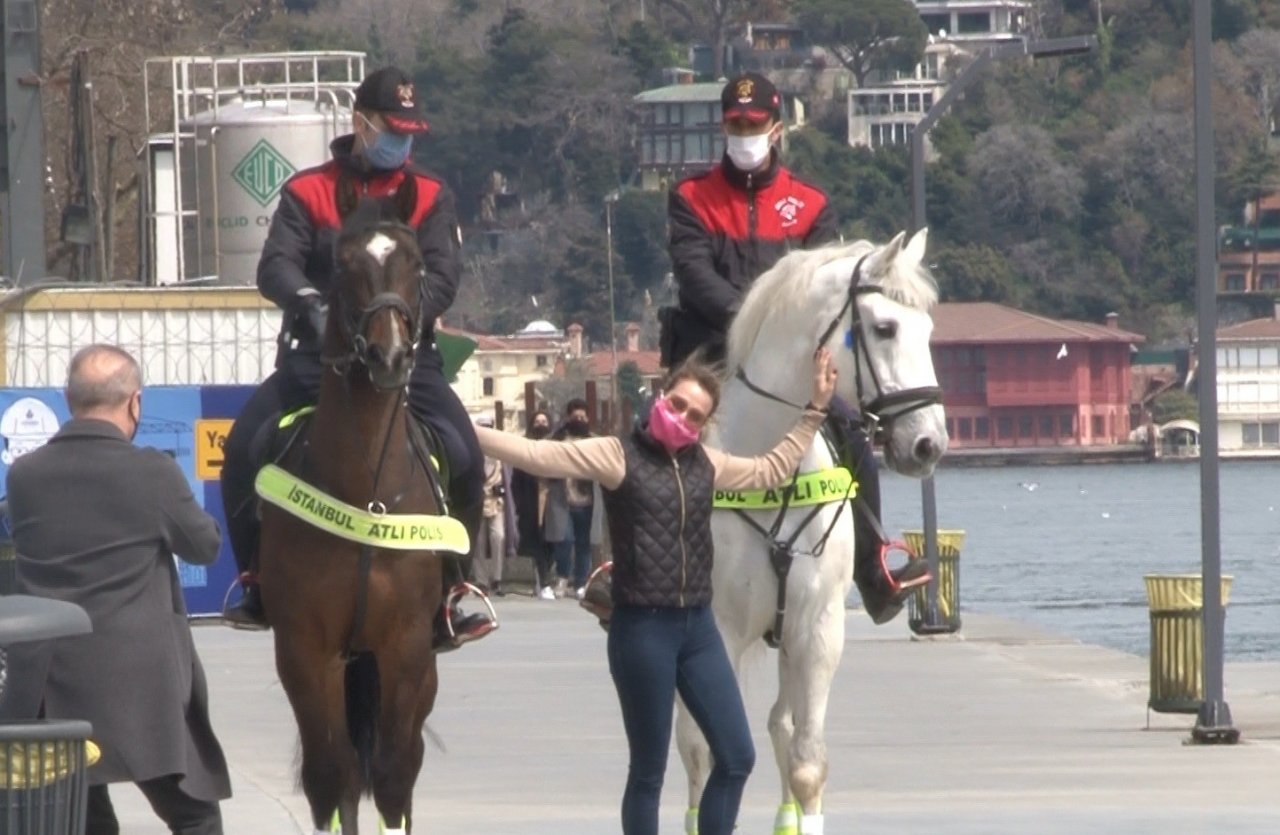 Bebek Sahilinde Şaşırtan Görüntüler Yaşandı, Turistler Telefonlarına Sarıldı