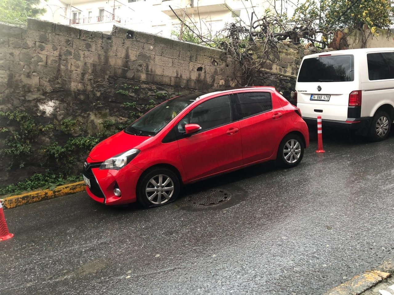 İ̇stanbul’da 20 Aracın Lastiğini Kesen Minik Afacanlar Yakalandı