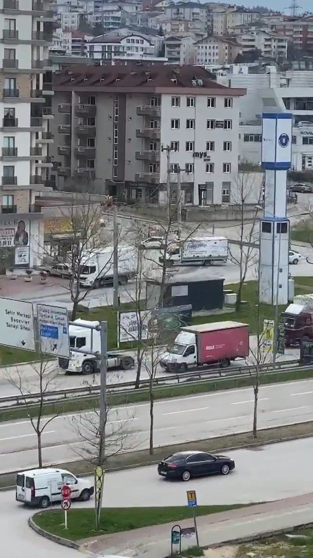 Kısıtlama Saatinde Trafikte "yok Artık" Dedirten Hareket