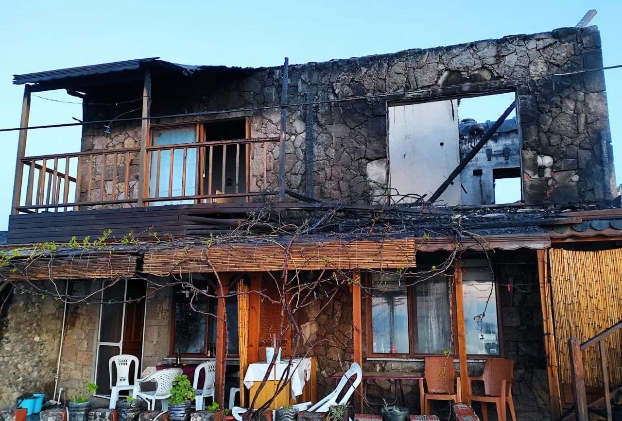 Assos’ta Motelde Çıkan Yangında Bir Çift Ölümden Döndü