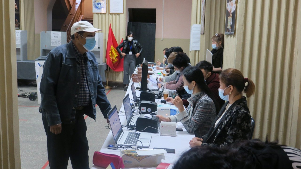 Kırgızistan’da Halk Anayasa Değişikliği Referandumu İçin Sandık Başında