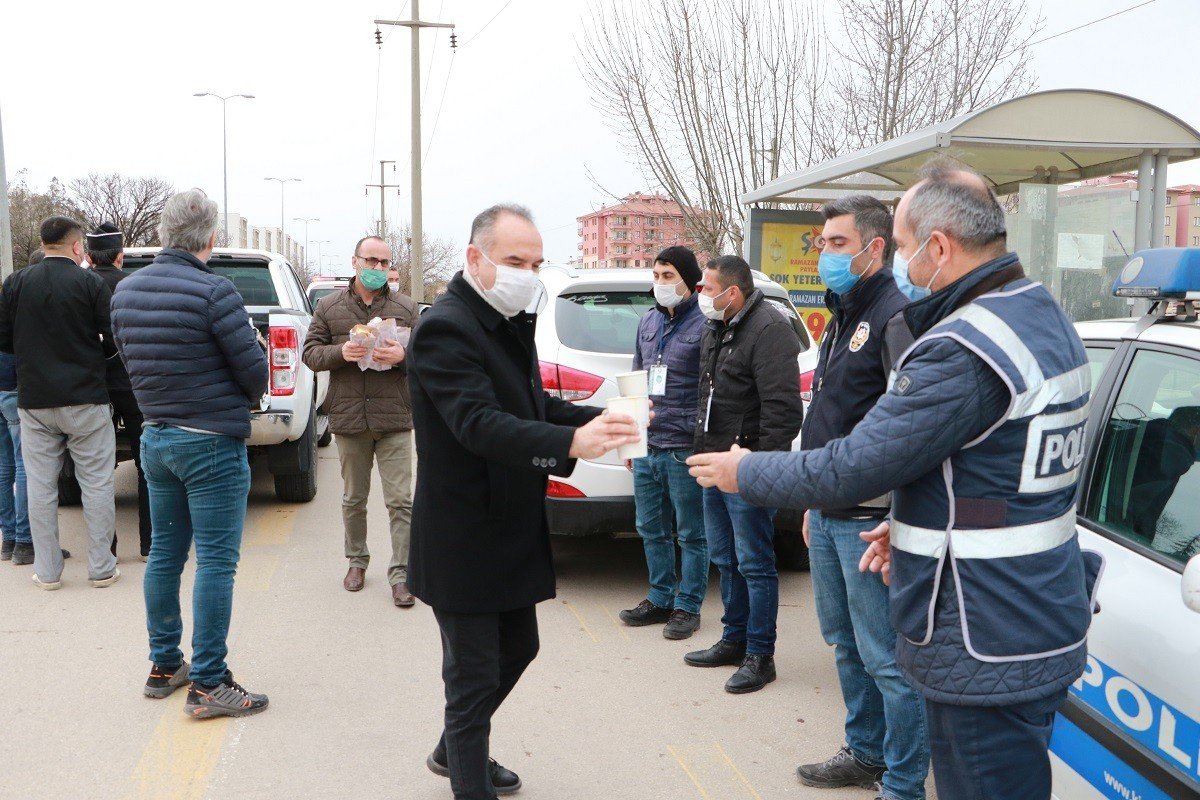 Kırıkkale’de Polis Ekiplerine Sıcak Çorba İkramı